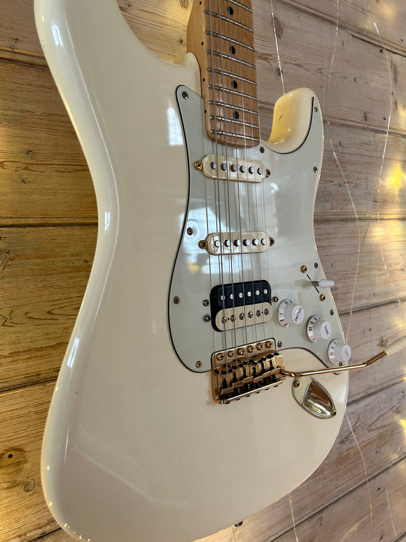 2HD Fender Partscaster Strat HSS Olympic White - in Case - with trem bar - Gold Hardware - No Backplate - 60th  Anniversary yr [10]
